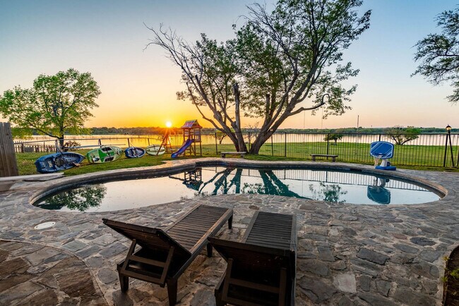 Foto del edificio - 6509 Lakeshore Ct