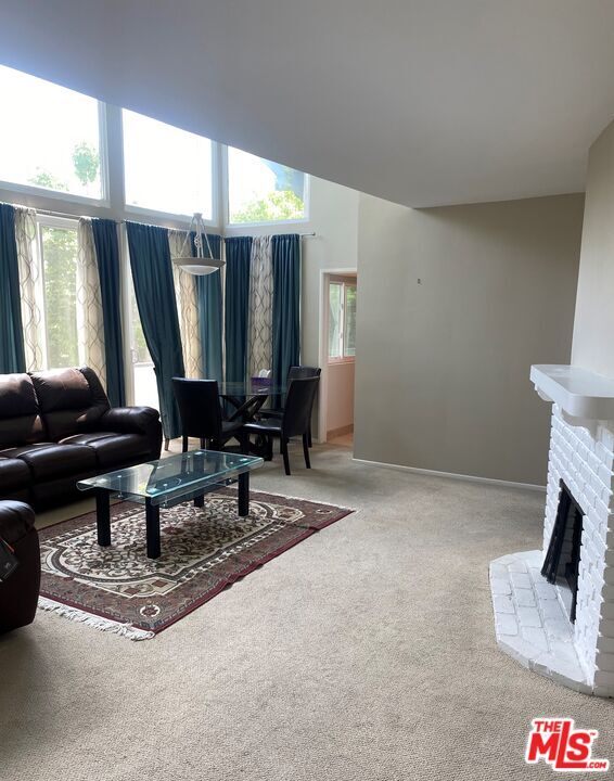 Building Photo - 10800 Holman Ave