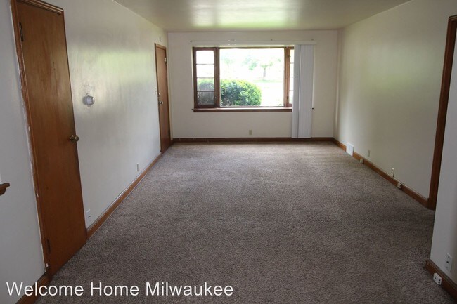 Building Photo - 3525 N 60th St