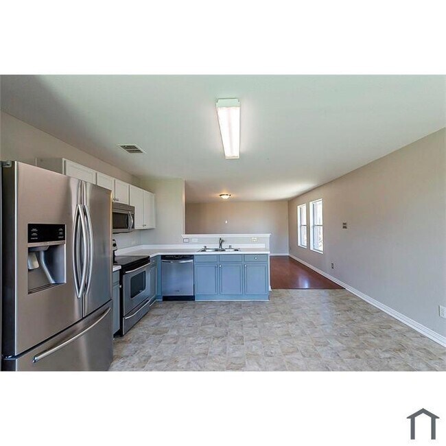 Building Photo - 1425 Waterford Dr