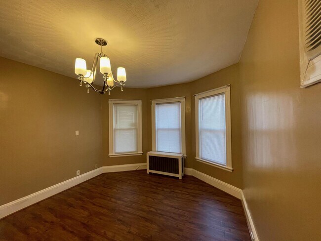 Building Photo - 470 Medford St