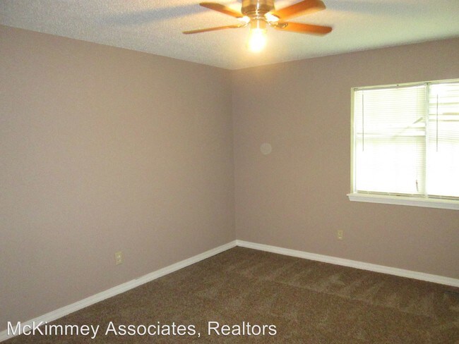 Building Photo - 105 Rodney Guthrie Dr
