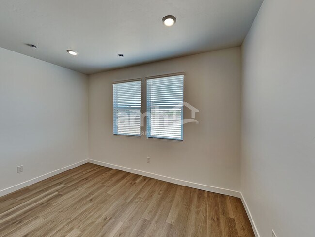 Building Photo - 6509 E Paseo Alga
