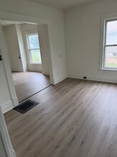 Building Photo - 542 Kern St
