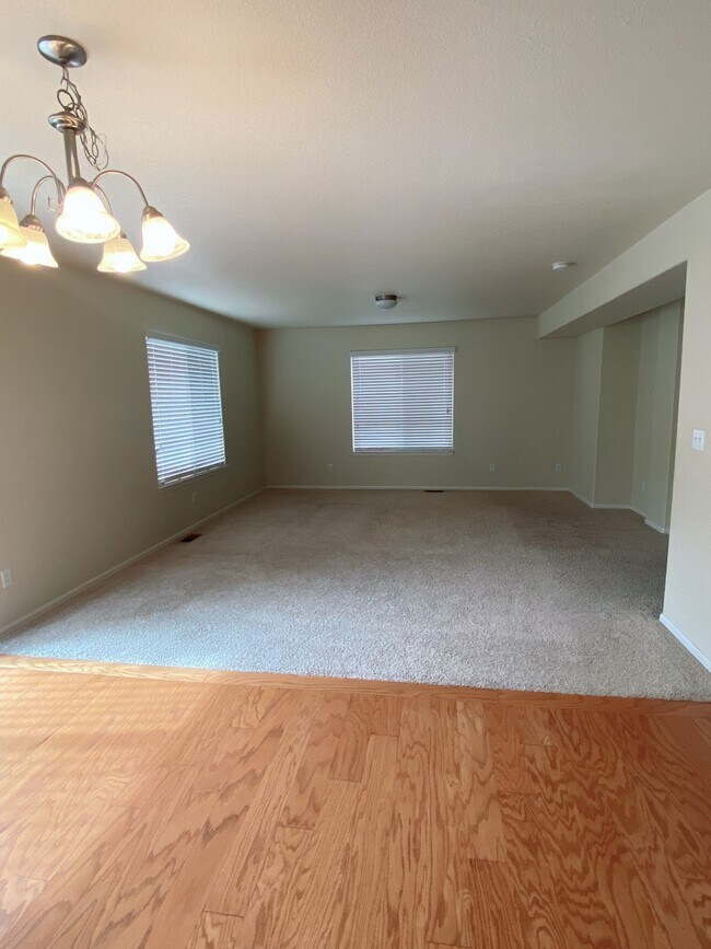 Foto del edificio - 2464 Sierra Springs Dr