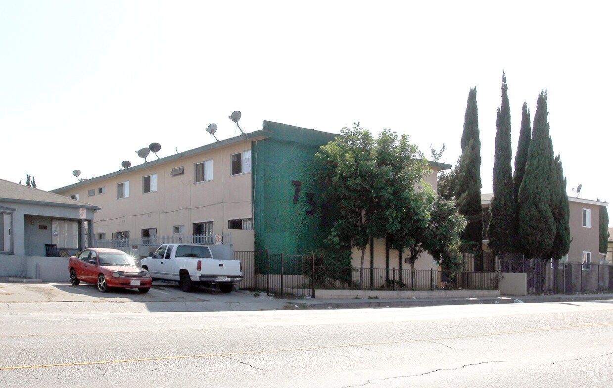 Fotografía del edificio - 732 W Imperial Hwy