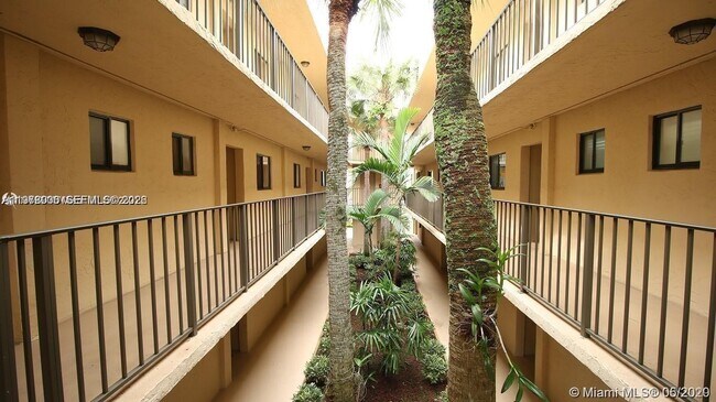 Foto del edificio - 8075 SW 107th Ave