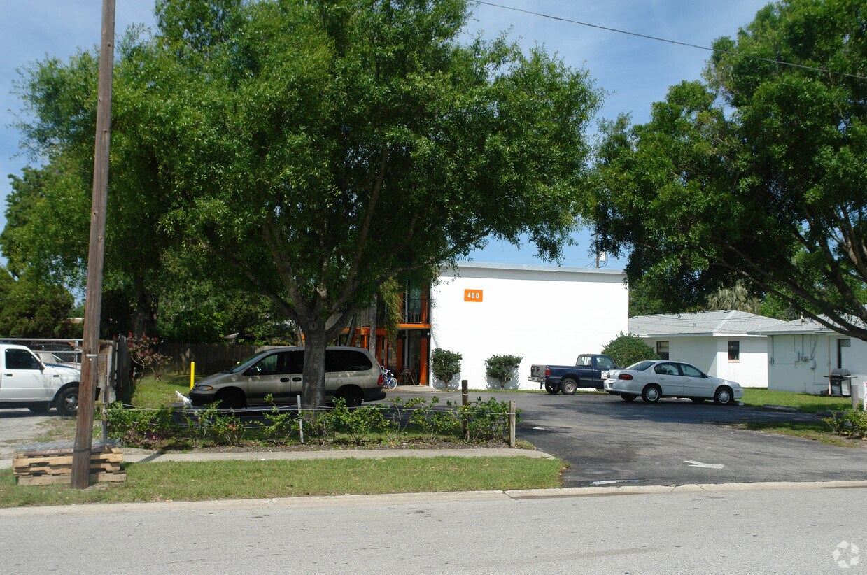 Primary Photo - 400 S Saturn Ave