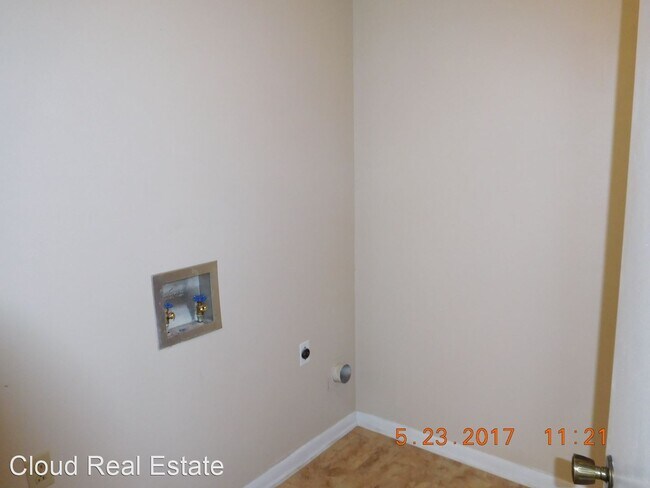 Foto del edificio - 402 Skyline Ave