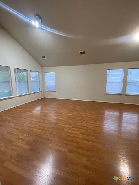 Foto del edificio - 5004 Sydney Harbour Ct