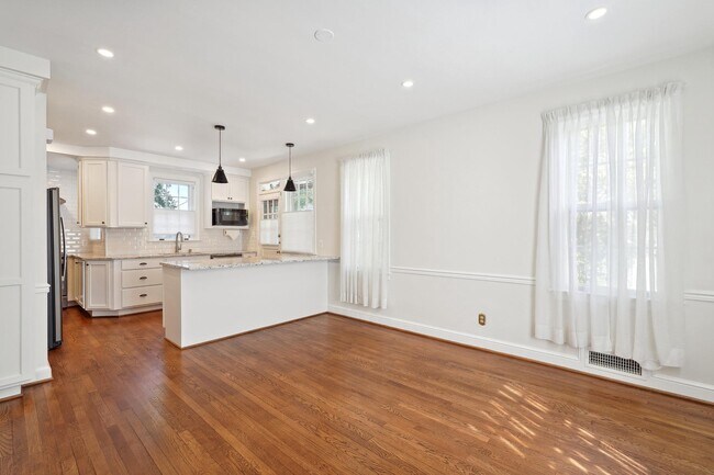 Foto del edificio - 4326 42nd St NW