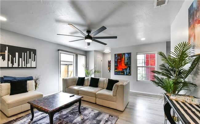 Building Photo - Remodeled 3-bedroom house!  Housing accepted!