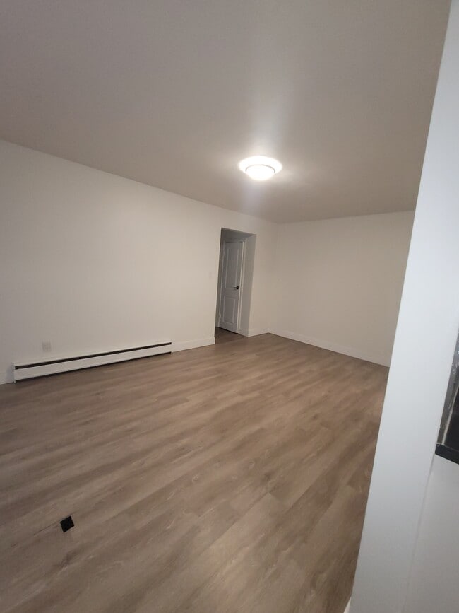 Building Photo - 70 Albert St