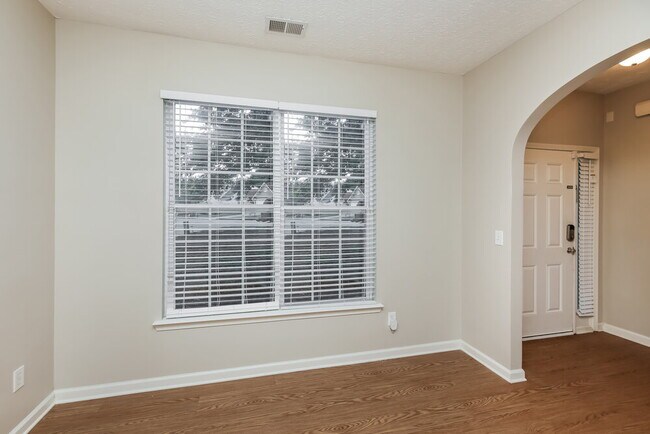 Foto del edificio - 5402 Somer Mill Rd