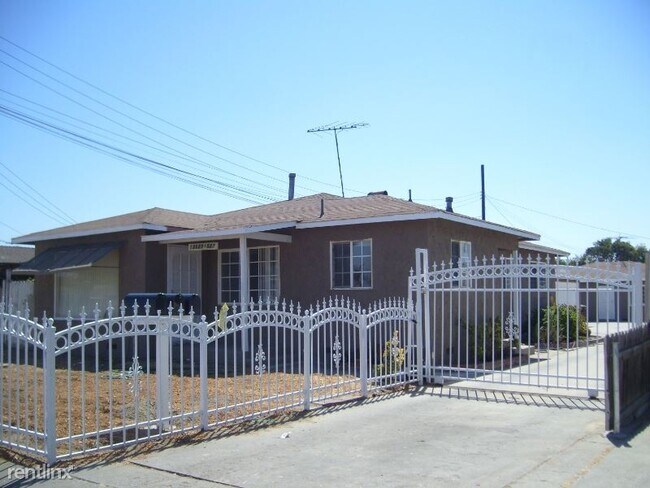 Building Photo - 15627 Clark Ave