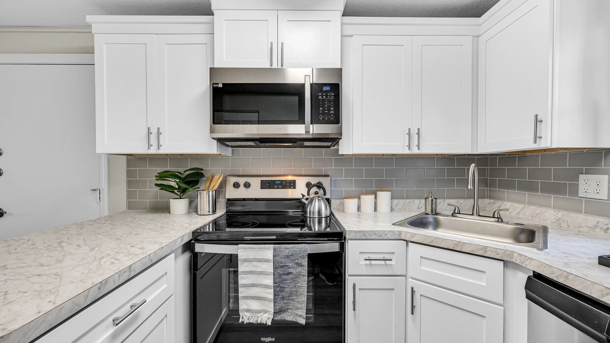 Experience the elegance of stainless steel appliances in all our exemplary kitchens – including dishwashers! - Sugarloaf Estates