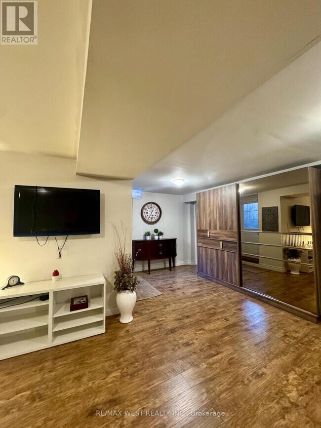 Building Photo - 169 Larratt Ln