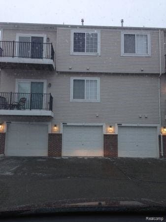 Building Photo - 14550 Vauxhall Dr