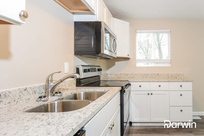 Building Photo - 5401 Pappas Dr, Indianapolis, IN 46237