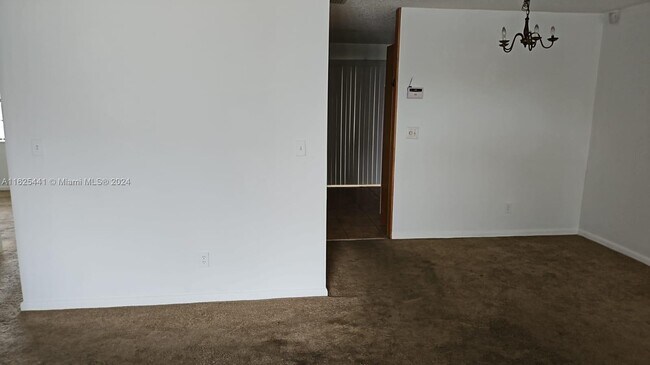 Foto del edificio - 1389 White Pine Dr