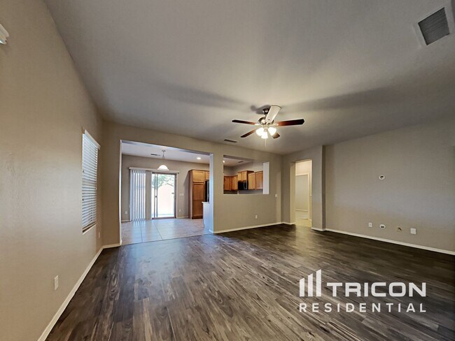 Foto del edificio - 374 E Yellow Wood Ave