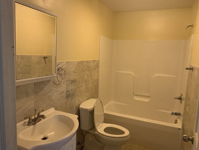 Foto del edificio - 823 Colonial Rd SW