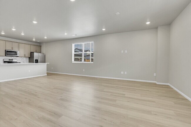 Building Photo - $2,650 - 3 Bed, 2.5 Bath Townhome in Auror...