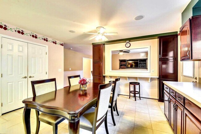 Foto del edificio - 13440 Carriage Hill Dr