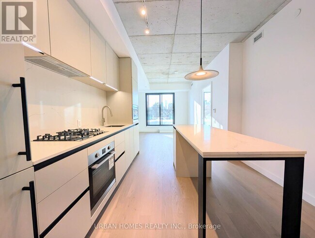 Photo du bâtiment - 1720 Bayview Ave