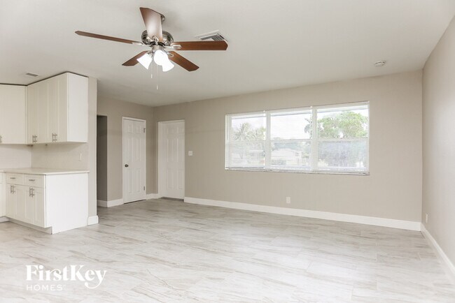 Foto del edificio - 1101 NW 18th St