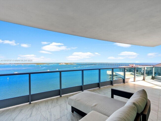 Foto del edificio - 1331 Brickell Bay Dr