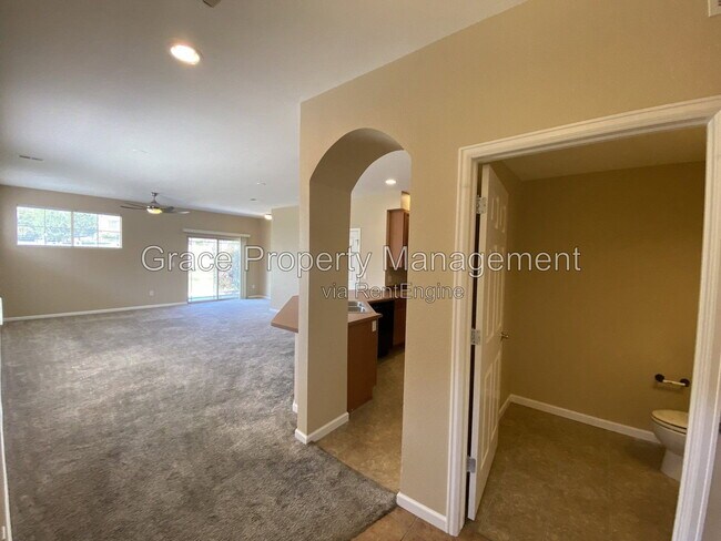 Building Photo - 9735 Dexter Ln