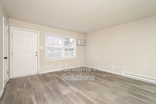 Foto del edificio - 3600 Forest Village Dr