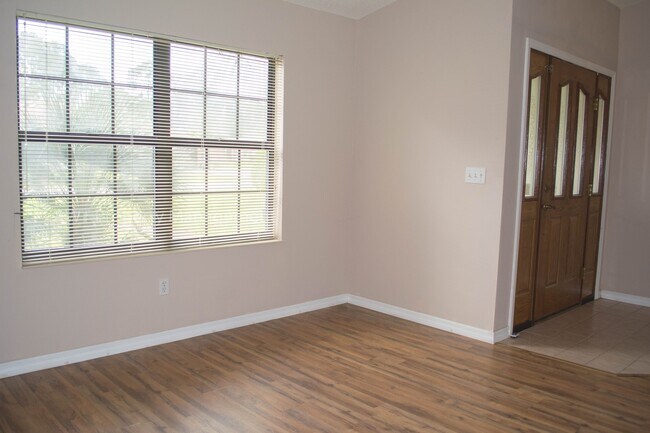 Foto del edificio - Updated 3/2. Great Location