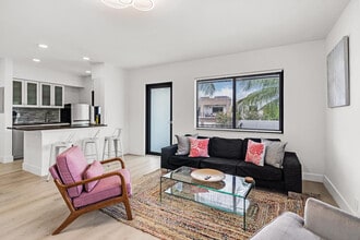 Building Photo - 1634 SW 4th Ave