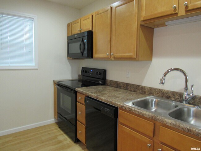 Building Photo - 518 Prairie Meadow Dr