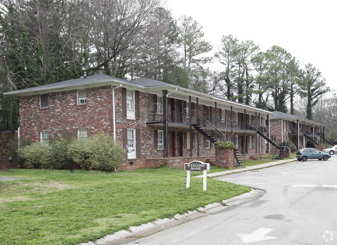 Front of Building - Washington Arms Apartments