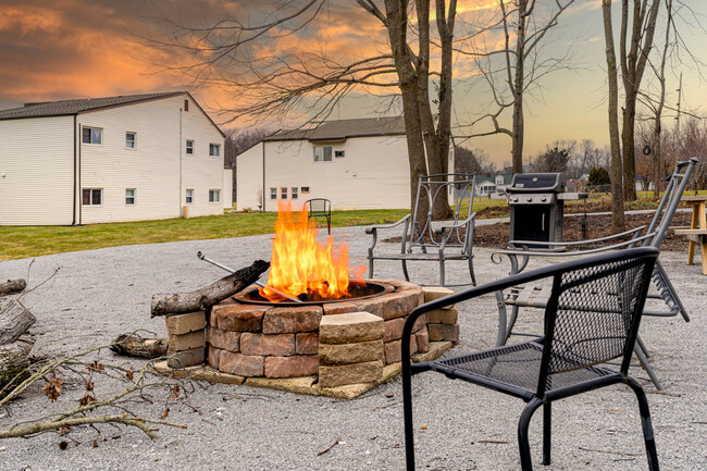 Firepit/Grill Area - 4 Posey Dr