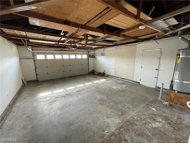 Building Photo - 5 br, 2 bath House - 3050 Hayes Ave