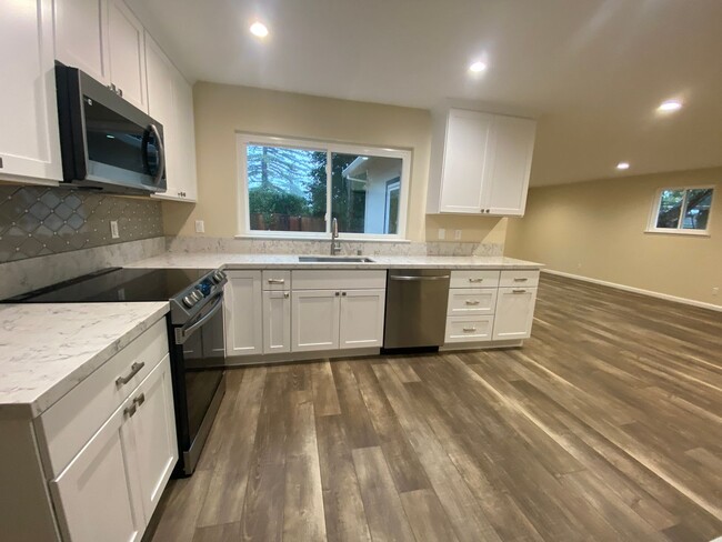 Foto del edificio - Highland Oaks in Pleasanton – 5-Bedroom, 2...