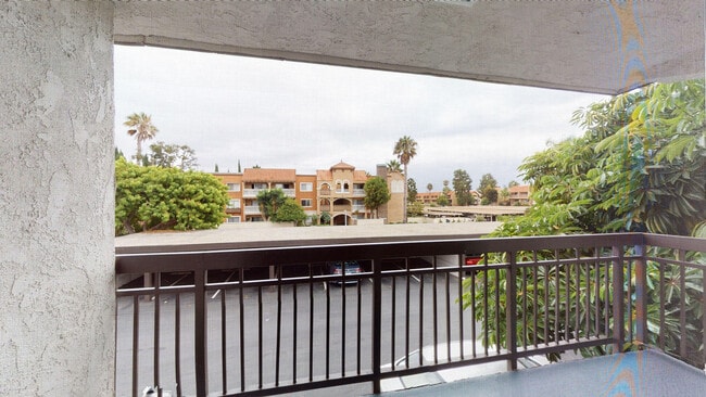 Interior Photo - Huntington Vista