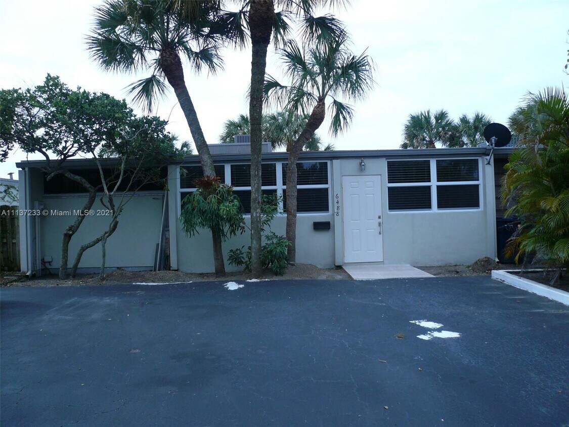 Primary Photo - 6488 Miami Lakes Dr