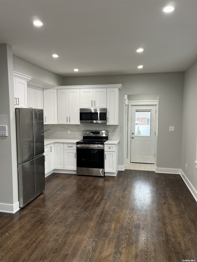Building Photo - 70 Peterson Pl