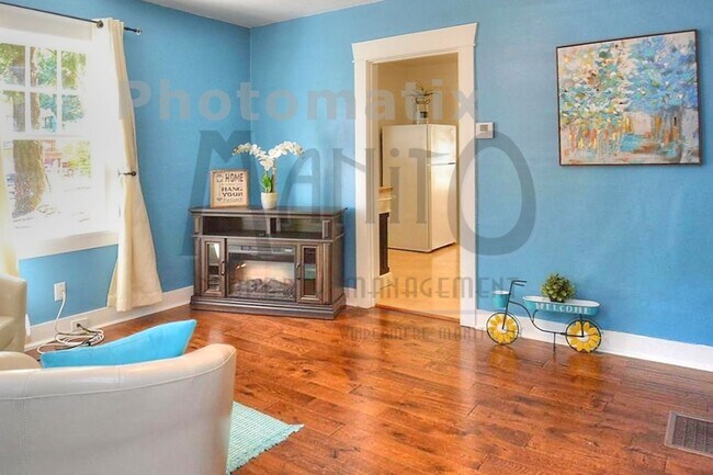 Building Photo - Darling Bungalow in the Perry District