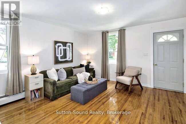 Photo du bâtiment - 872 5th Ave W