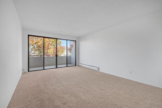 Building Photo - 1515 Floribunda Ave