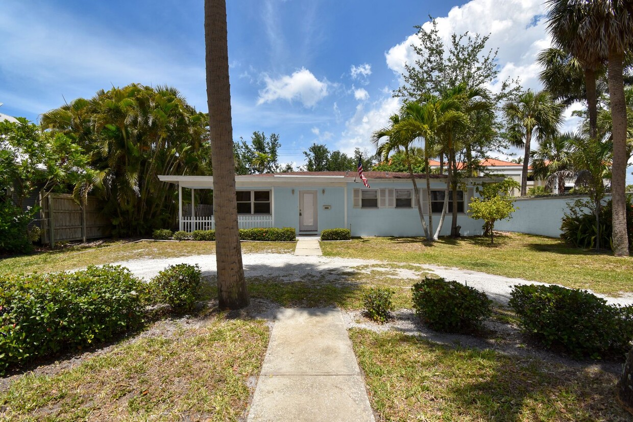 Primary Photo - 241 14th Ave S -Naples Beach Home