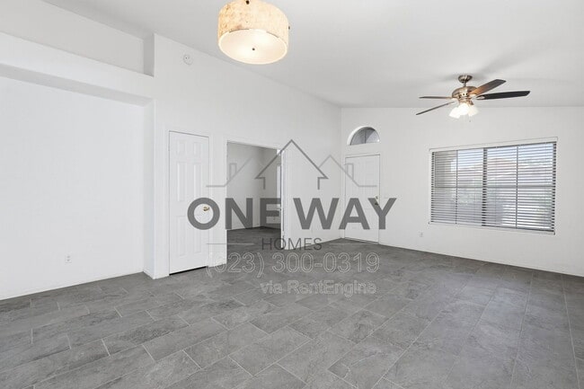 Building Photo - 4622 E Summerhaven Dr