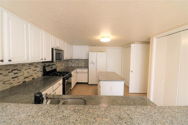 Building Photo - 603 Foxglove Dr