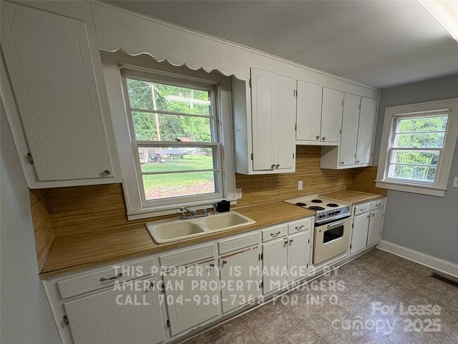 Building Photo - 130 Lilly Ave